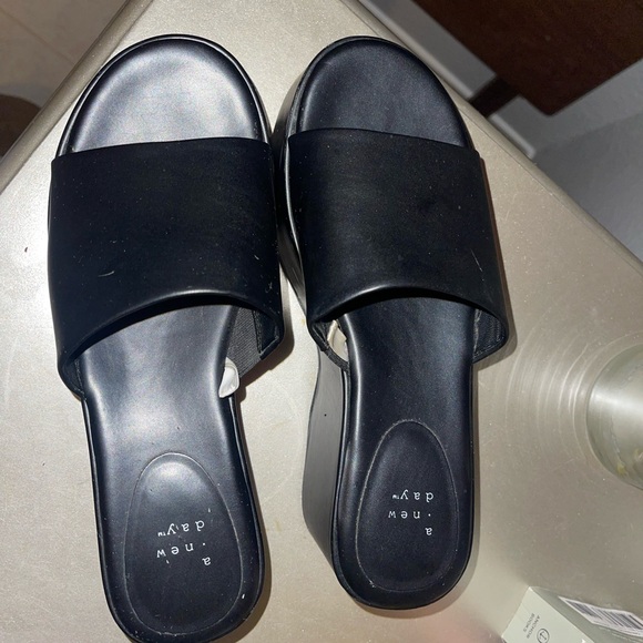 A new day chunky black sandals - Picture 3 of 3